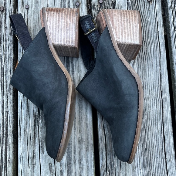 Black Slingback Clogs with Wooden Heel - Picture 3 of 6